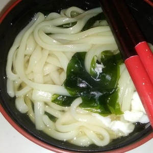 麺つゆいらず♪昆布茶わかめうどん